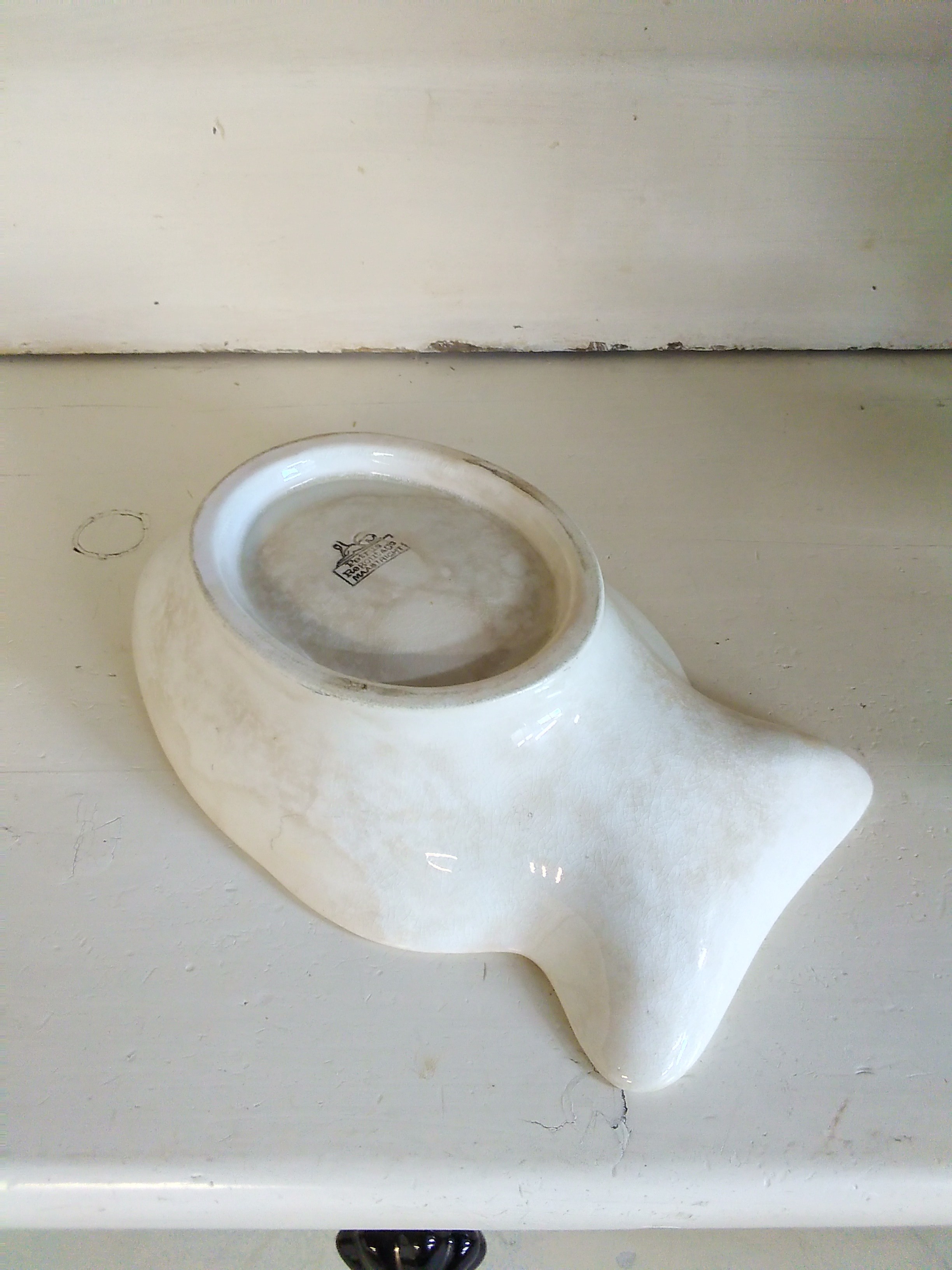 Oude beboterde puddingvorm Vis