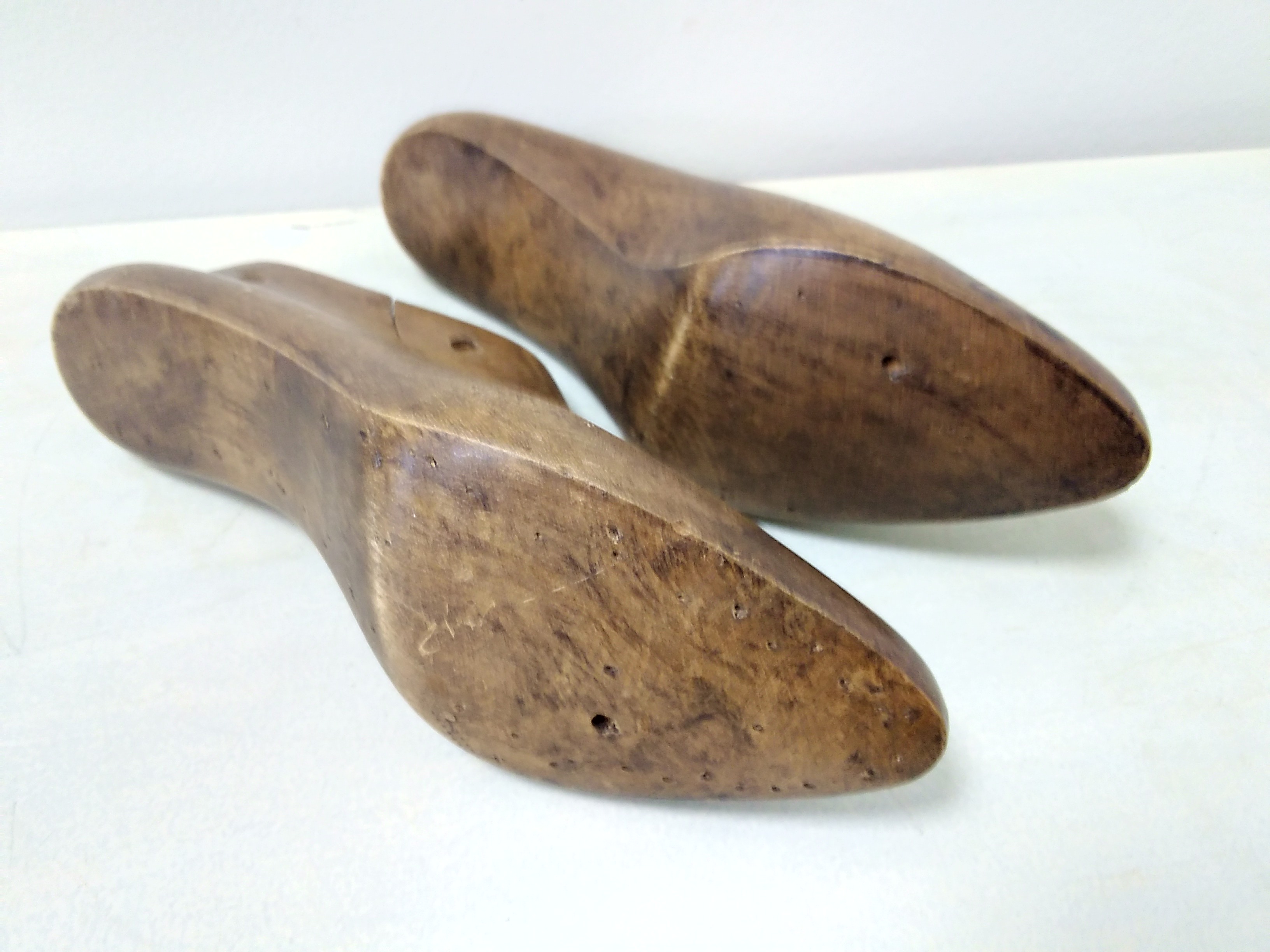 Oude houten schoenmallen 