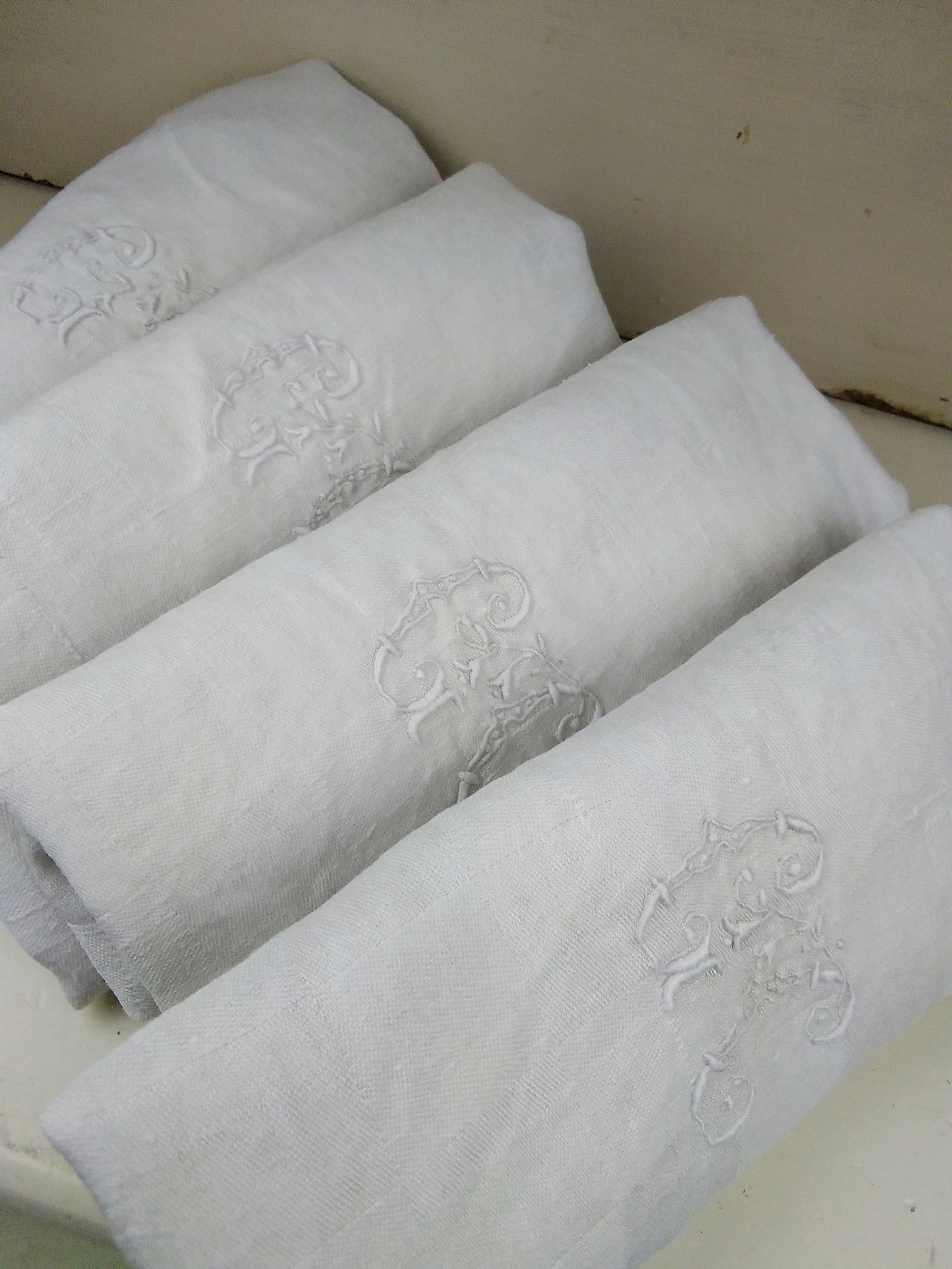 antieke servetten met monogram