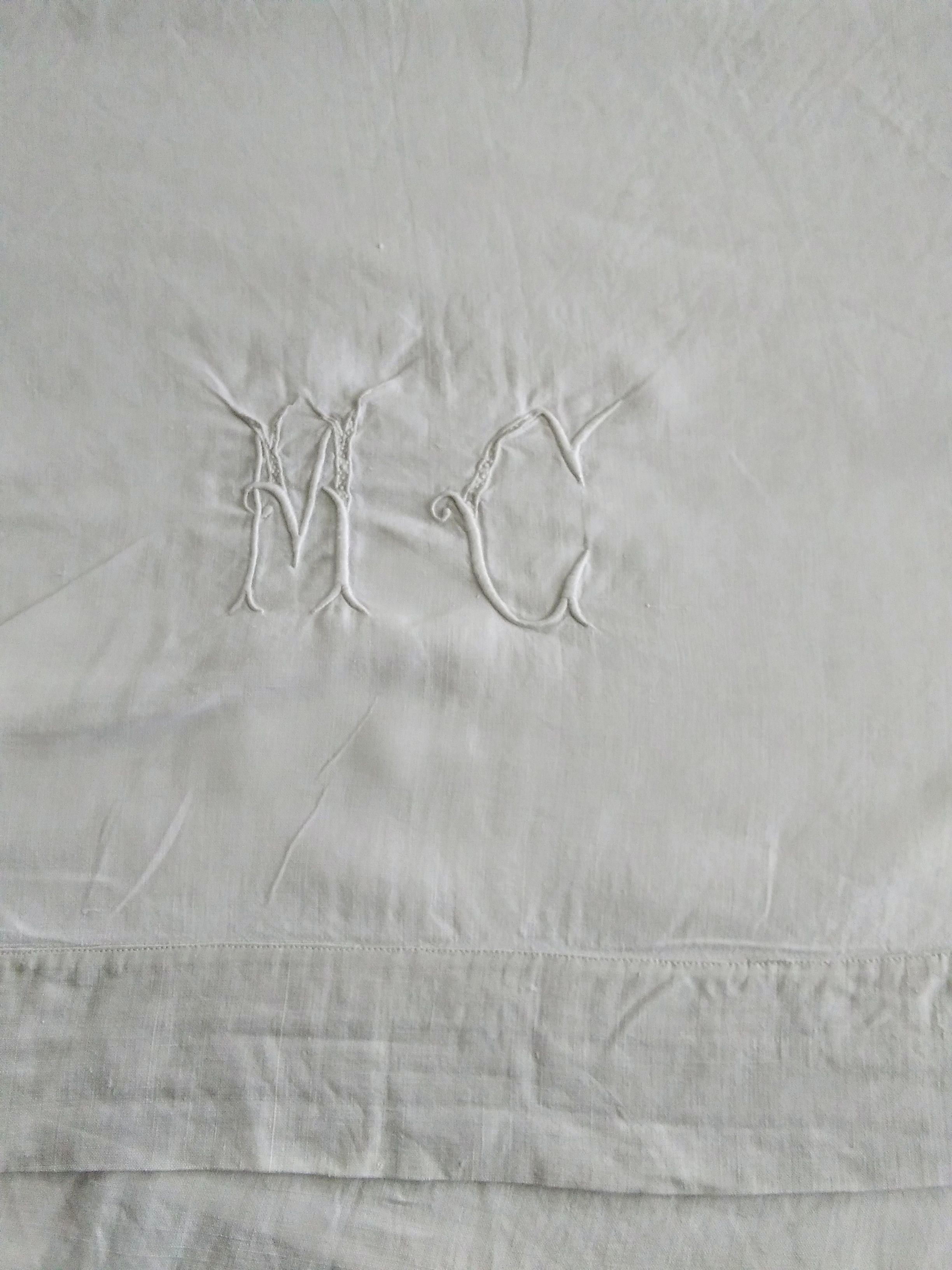 Groot antiek Frans laken met monogram